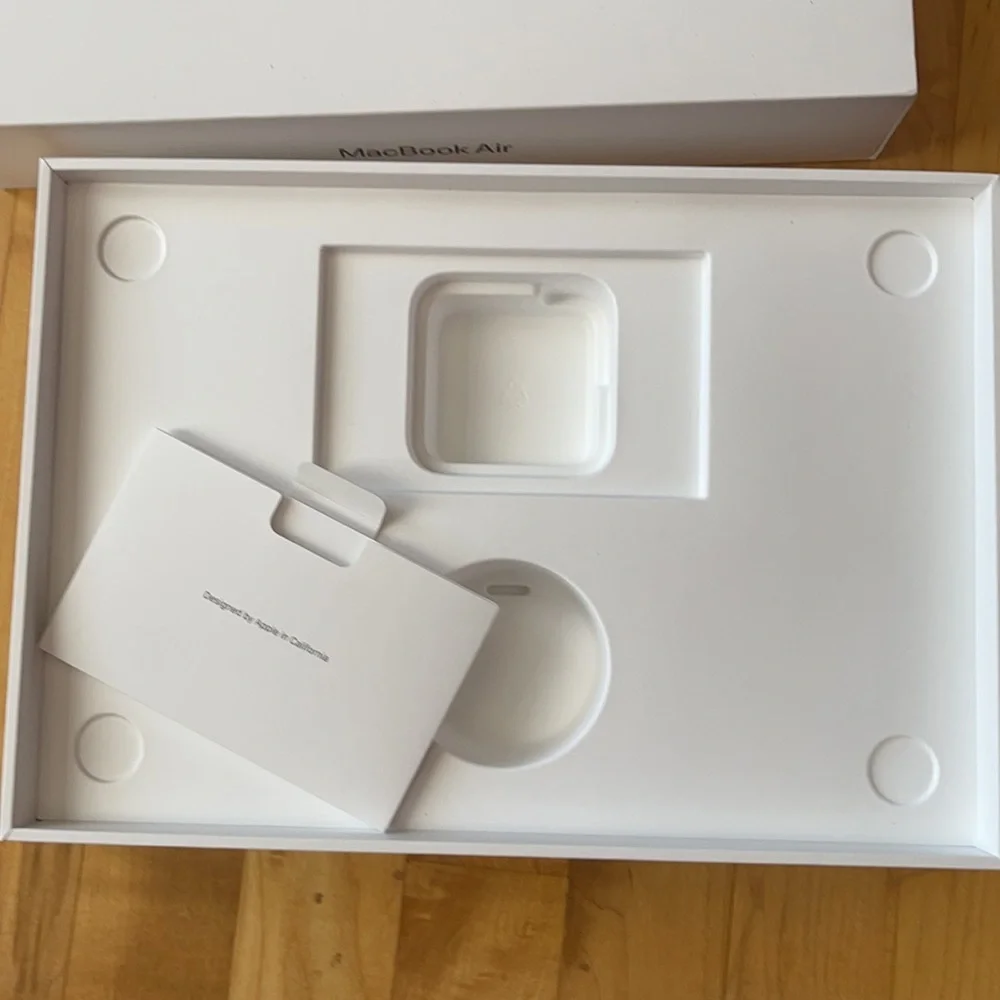 Apple MacBook Air M1 13-inch - BOX ONLY